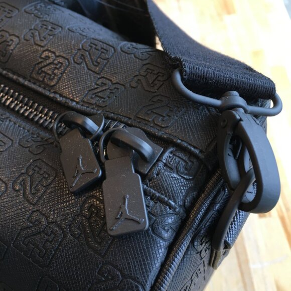 Jordan Monogram Duffel Bag "Black" (25L) - Picture 4 of 8